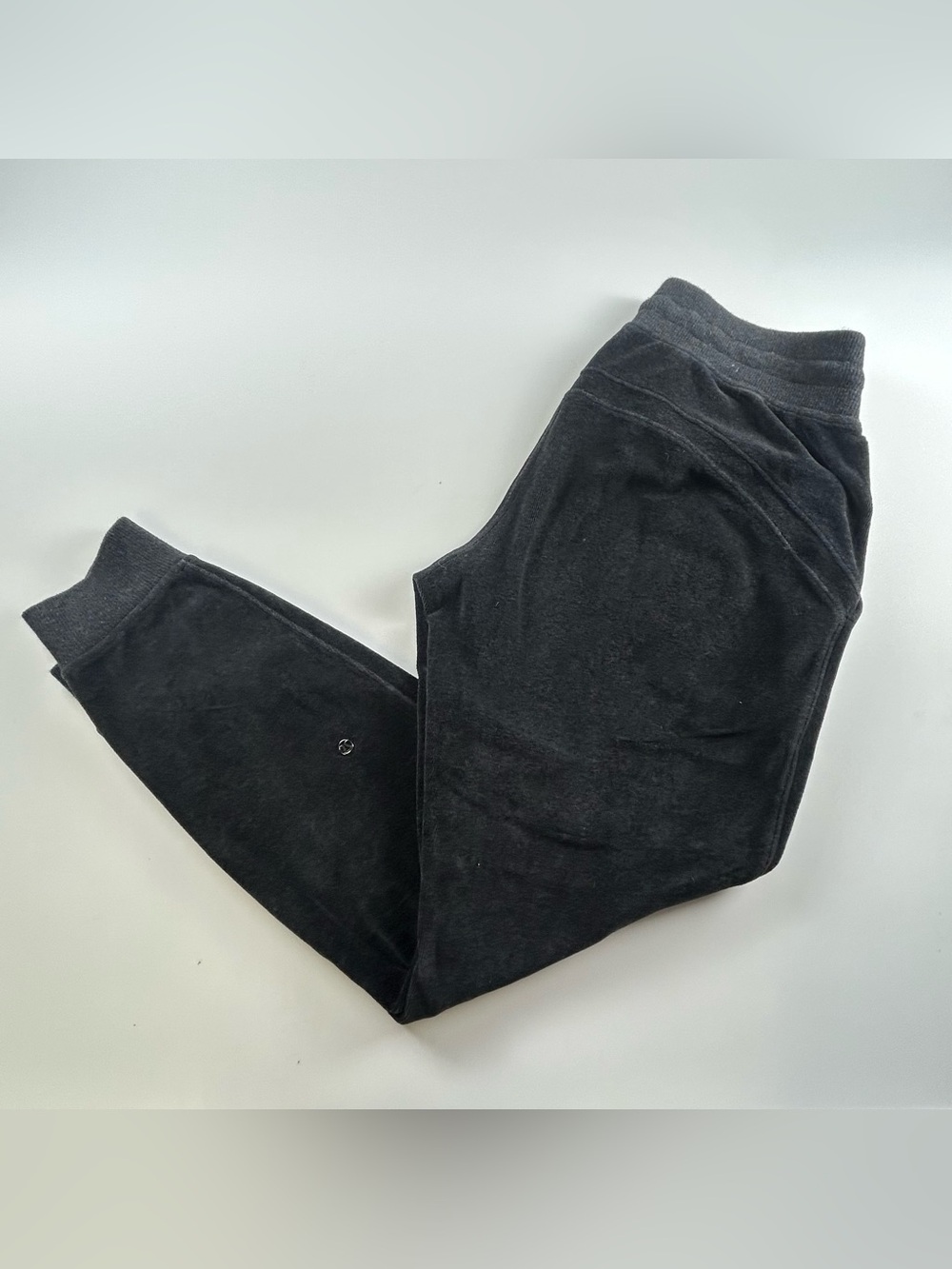 Lululemon WMNS SZ 4 Warm Down Gray Velour Jogger Sweat Athletic Fleece Pants